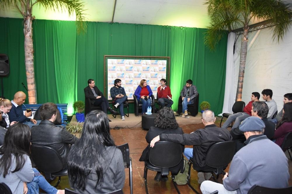 Credibilidade no jornalismo é assunto de debate na Feira do Livro