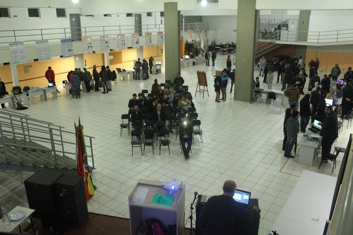 Escola Solon Tavares realiza evento de tecnologia, palestras gratuitas e campeonato de games