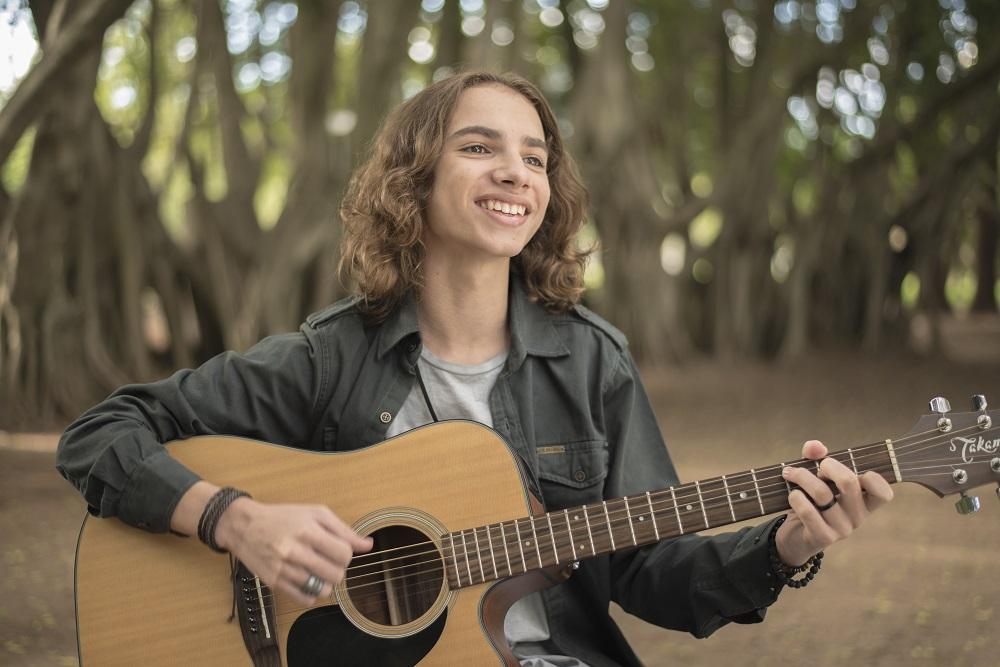 Ex-The Voice Kids, Arthur Seidel lança sua nova música e clipe: “Efêmero”