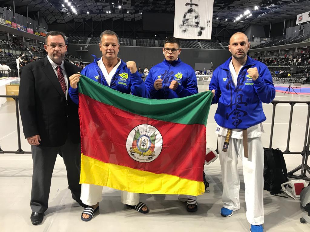 Atletas de Guaíba ganham medalhas no Campeonato Mundial de Karatê Kyokushin, no Japão