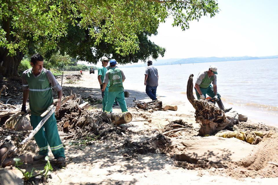 Operação Verão: praias da Alegria e Florida passam por mutirão de limpeza da prefeitura