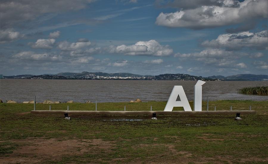 Alvo de vandalismo, letreiro 