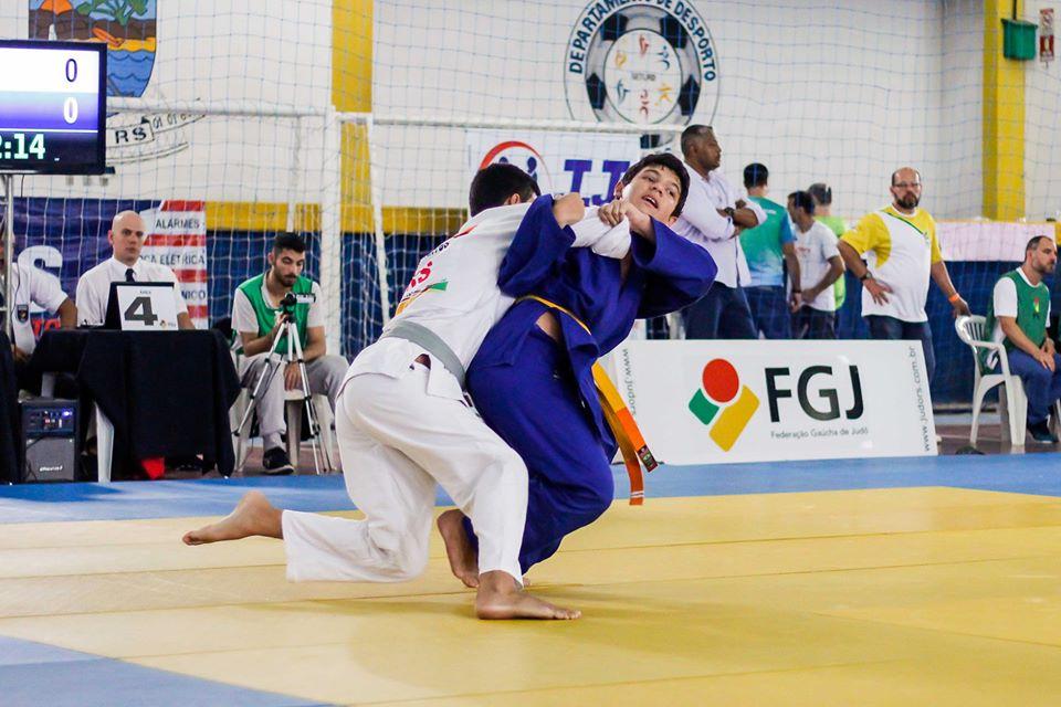 Atletas mirins de Guaíba ganham medalhas no Circuito Estadual de Judô, em Imbé