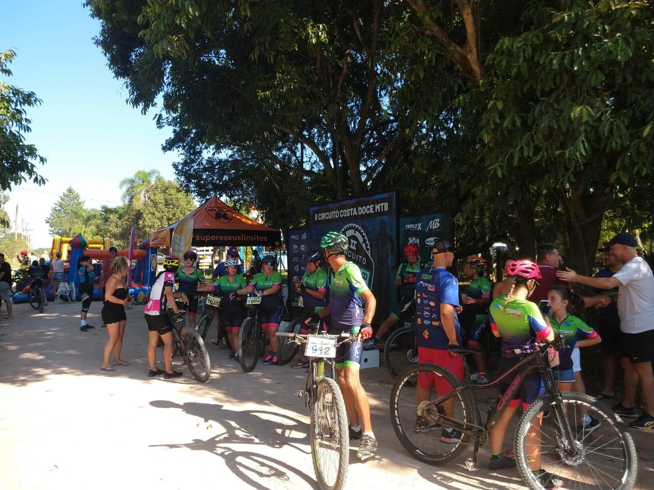 Atletas de Mountain Bike participam da primeira etapa do Circuito Costa Doce, em Tapes