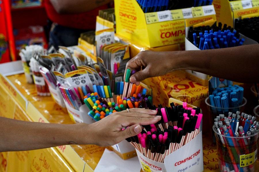 Como tornar a compra do material escolar em um momento de aprendizagem