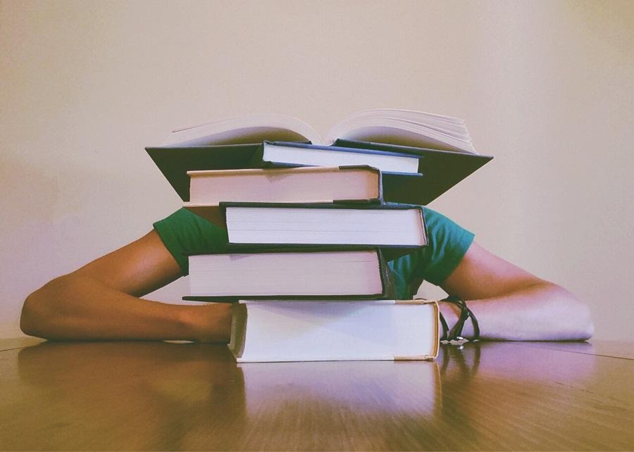 O professor tem a grande responsabilidade de promover a inclusão da leitura