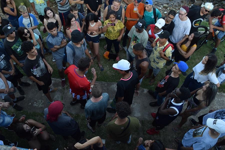 A Batalha do Píer: jovens de Guaíba se reúnem para criar rimas na batida do rap e do funk