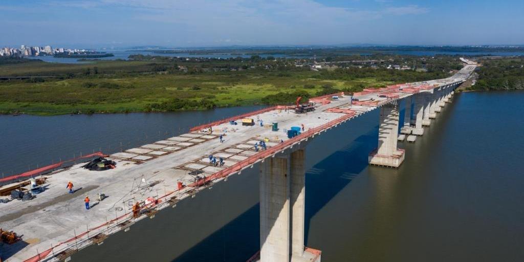 Mais 30 trabalhadores da nova ponte do Guaíba são demitidos pela Queiroz Galvão