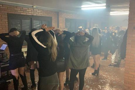 Esquema de prostituição em Eldorado do Sul é investigado pela polícia após festa rave que foi cancelada