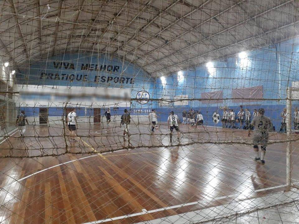 Prefeitura de Guaíba aplica multas em aniversário com 60 pessoas, festa junina, quadras de esporte e outros