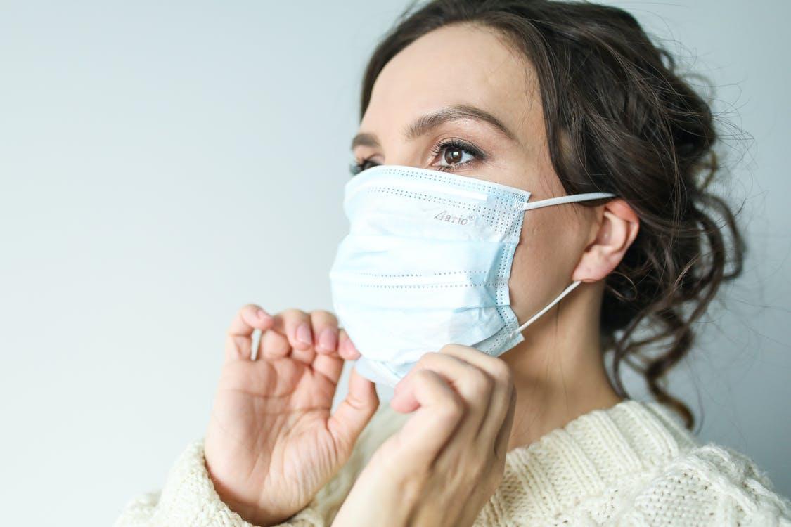 Veja a forma correta de descartar e higienizar as máscaras de proteção