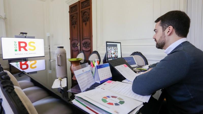 Leite sanciona leis que criam programa Veículo Legal e o projeto Máscara Roxa