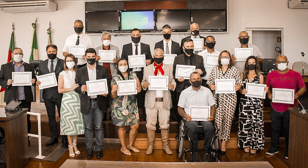 Prefeito eleito, vice e 17 vereadores são diplomados na Câmara de Guaíba