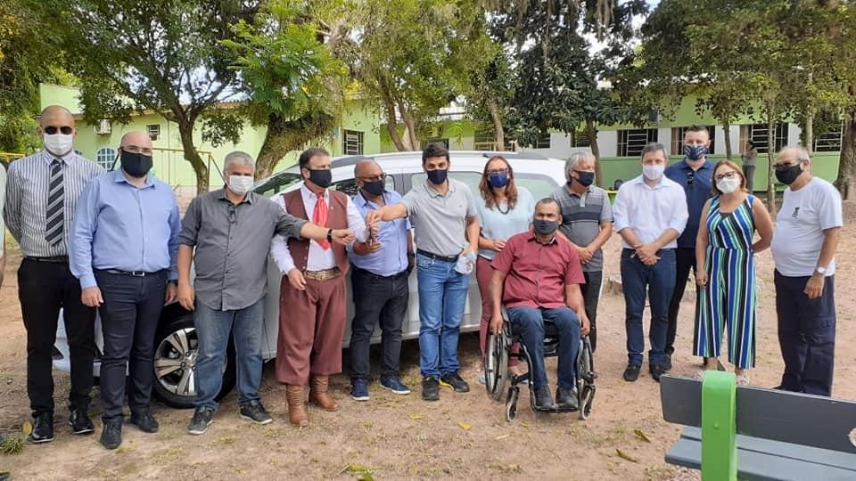 APAE Guaíba recebe automóvel por meio de emenda parlamentar de deputado federal gaúcho
