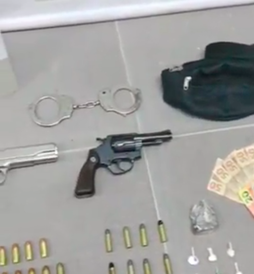 Força tática do 31º BPM prende homem com drogas e armas de fogo em abordagem no bairro Santa Rita