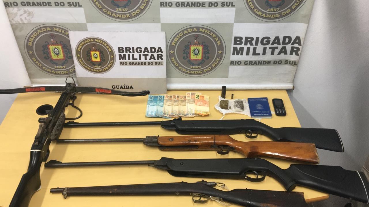 BM de Guaíba prende homem por porte ilegal de armas de fogo no bairro São Francisco