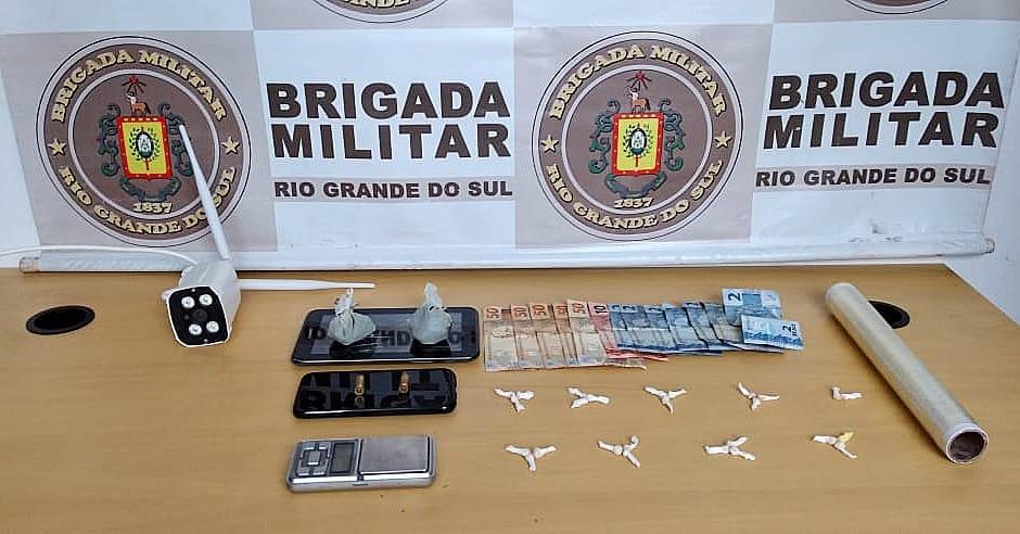 BM prende dois homens por tráfico de drogas no bairro Vila Nova, em Guaíba
