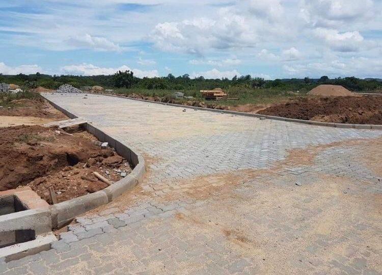 Pessoas desistem de comprar terrenos em novo bairro de Guaíba dada má condição do Arroio Passo Fundo; entenda o caso