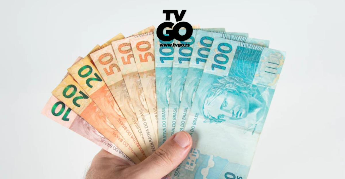 Bolsonaro assina MP que reajusta Salário Mínimo para R$ 1.302 em 2023