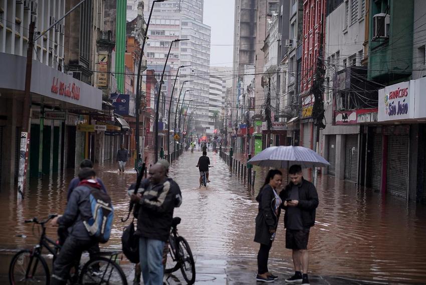 Porto Alegre registra chuva acumulada de um mês em apenas 12 horas