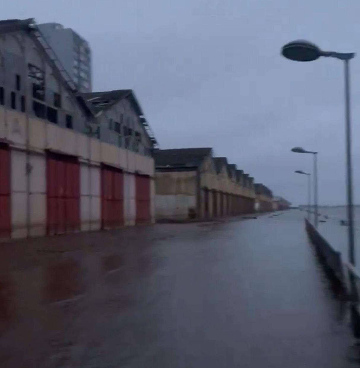 Após chuva da madrugada e da manhã, Cais Mauá regista novamente inundação em Porto Alegre