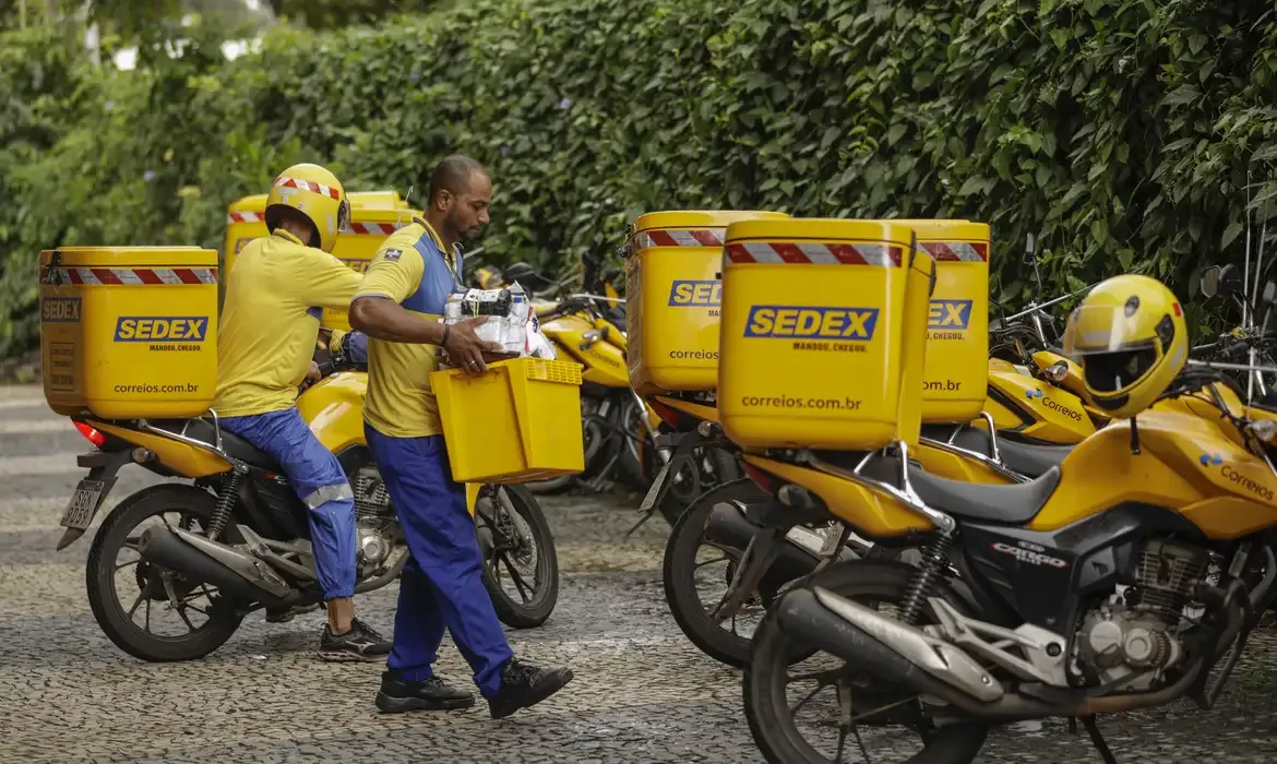Correios abrem 3.200 vagas em concurso e oferecem PDV para servidores