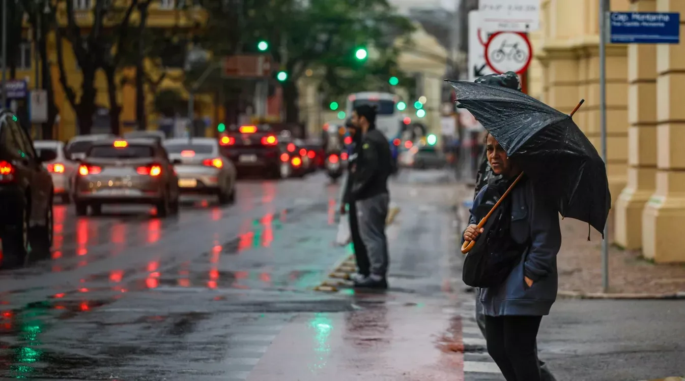 Defesa Civil de POA emite alerta para chuvas fortes no final de semana