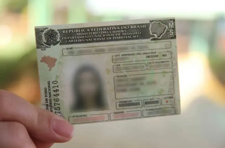 DetranRS oferece emissão gratuita de segunda via da CNH no Mercado Público