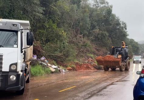 Entre o Centro e a Vila Nova em Guaíba: Equipes atuam em limpeza