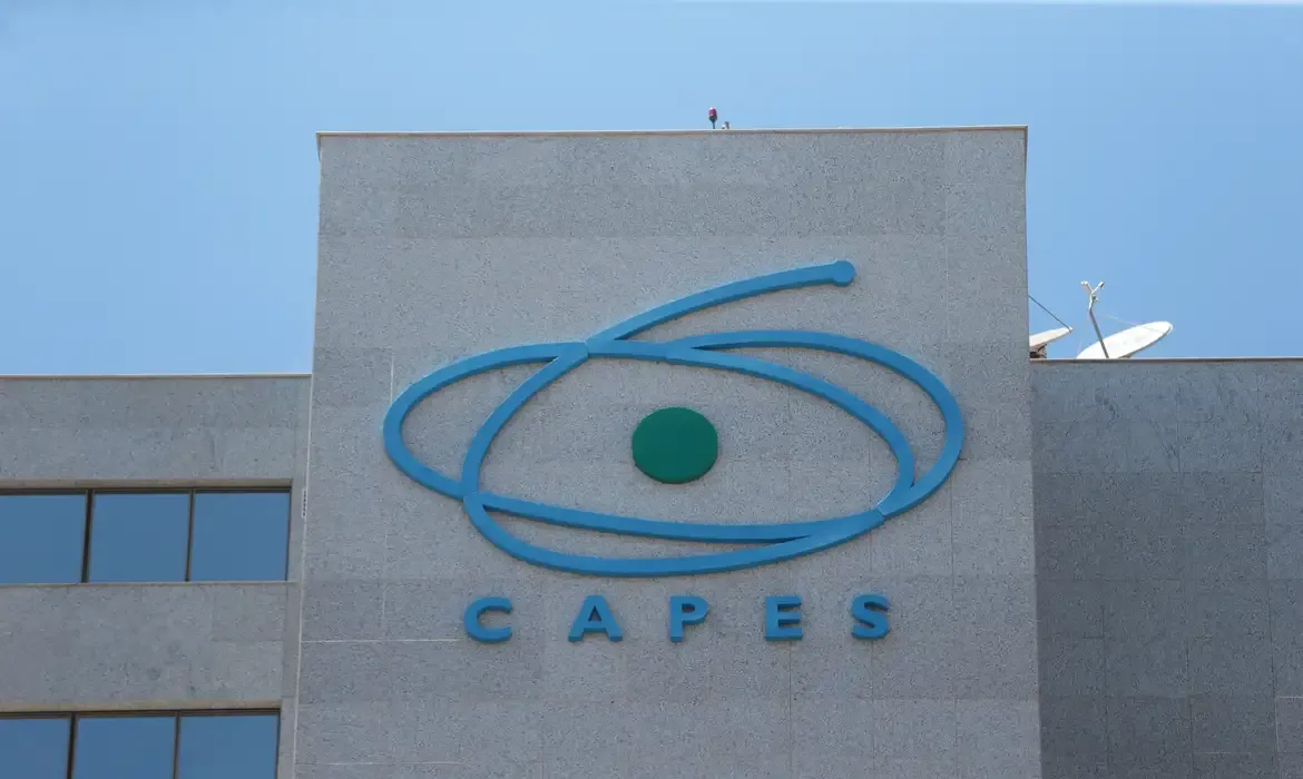 Primeira edição do prêmio Capes Futuras Cientistas está com inscrições abertas