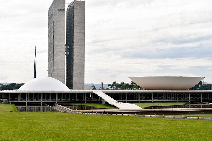 Senado vai debater PEC que perdoa e parcela dívidas dos partidos políticos