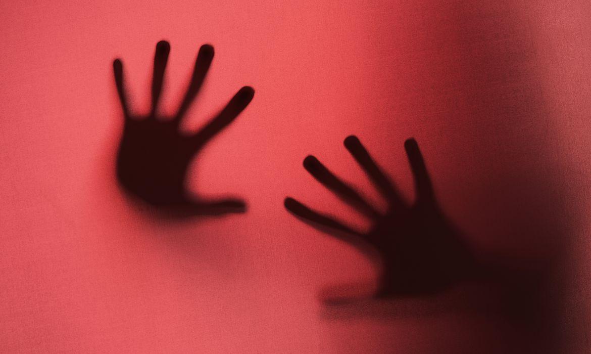 Brasil registra mais de 160 mil casos de violência sexual contra jovens em três anos