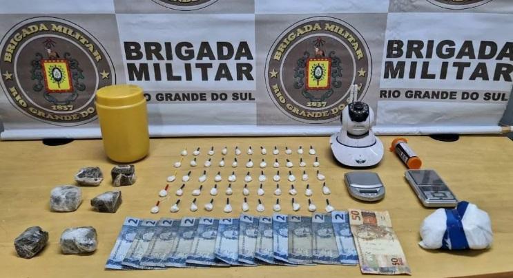 Homem é preso com quantia em dinheiro, drogas e balança de precisão em Guaíba