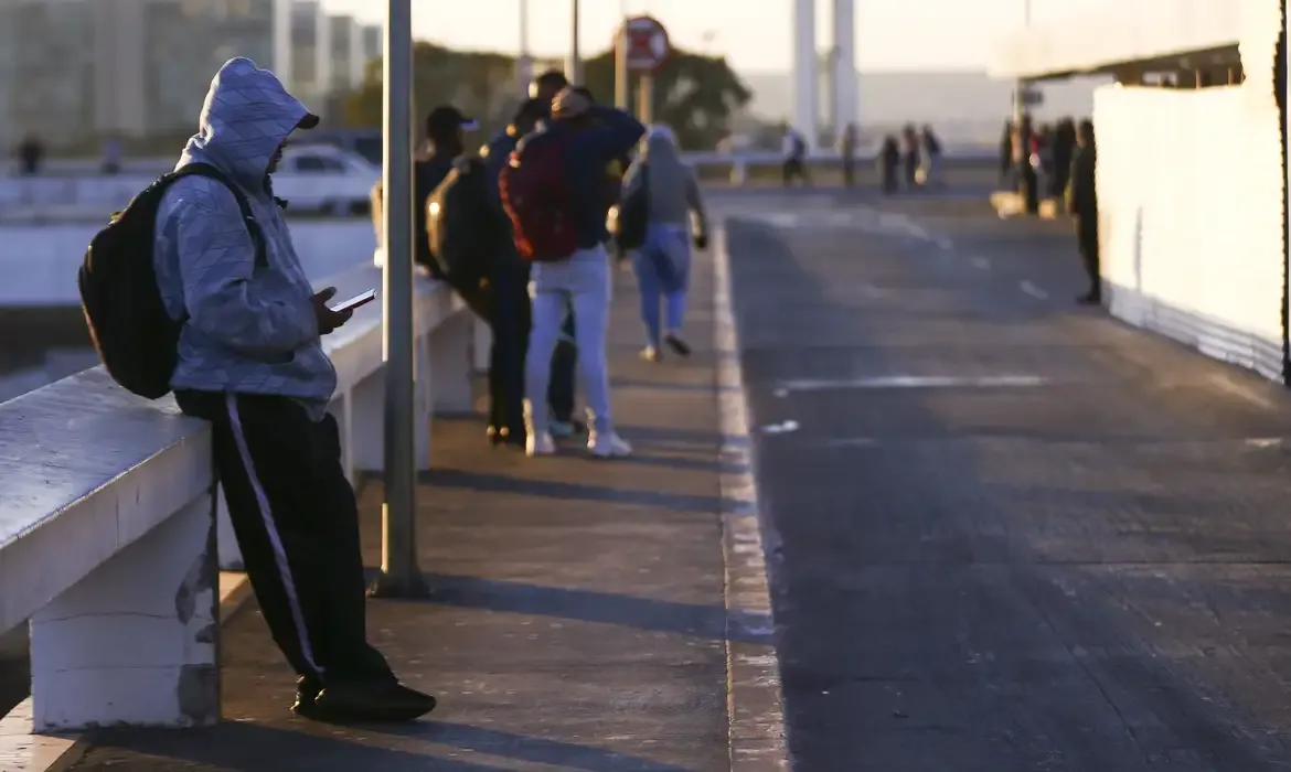 Massa de ar frio provoca queda nas temperaturas e chuvas no Rio Grande do Sul