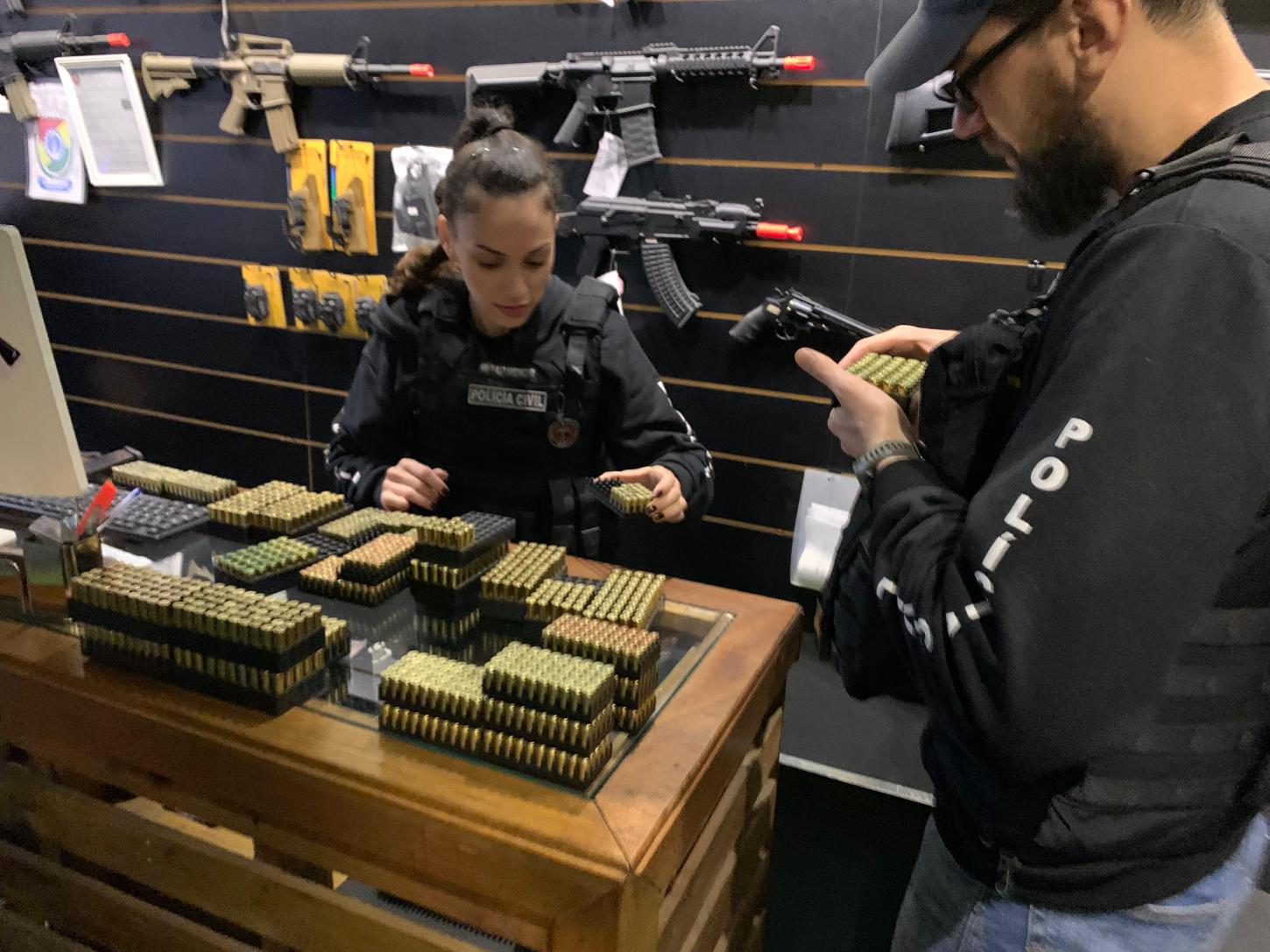 Polícia Civil cumpre 63 mandados e bloqueia R$ 66 milhões em investigação sobre organização criminosa