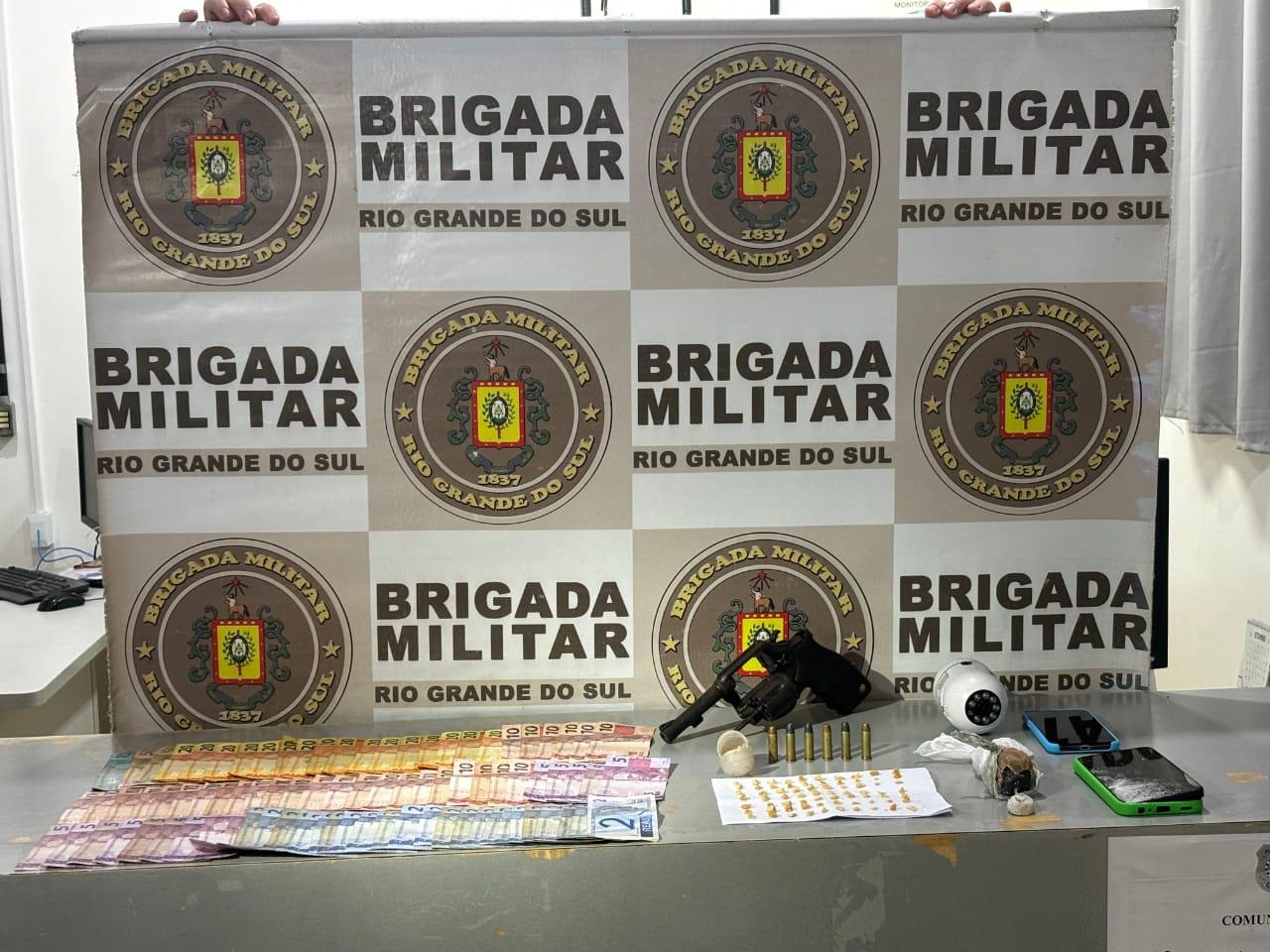 Brigada Militar realiza três prisões e apreende armas e drogas em Butiá