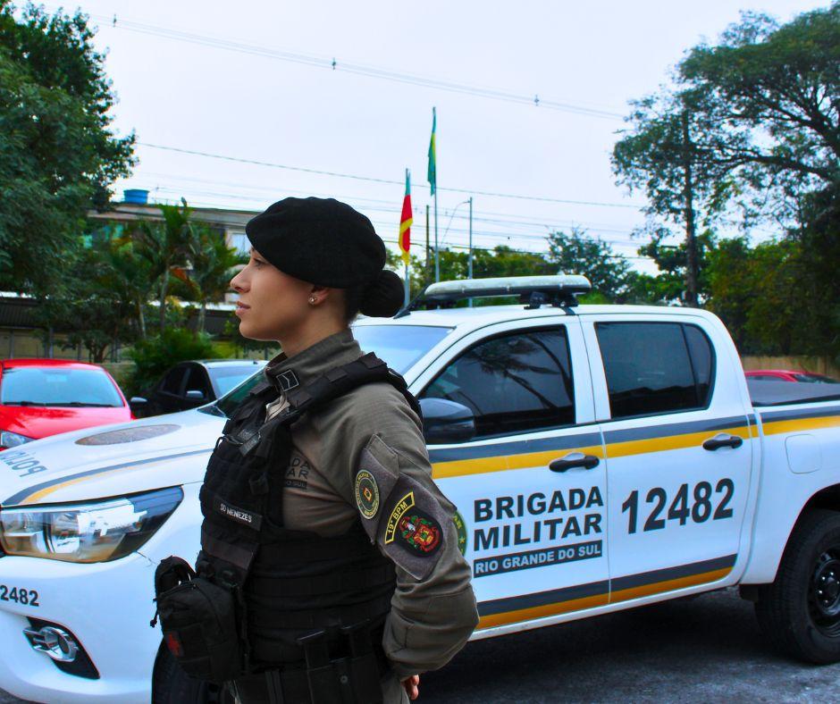 Homem é preso suspeito de esconder corpo em banheiro e concretar outro no chão de residência