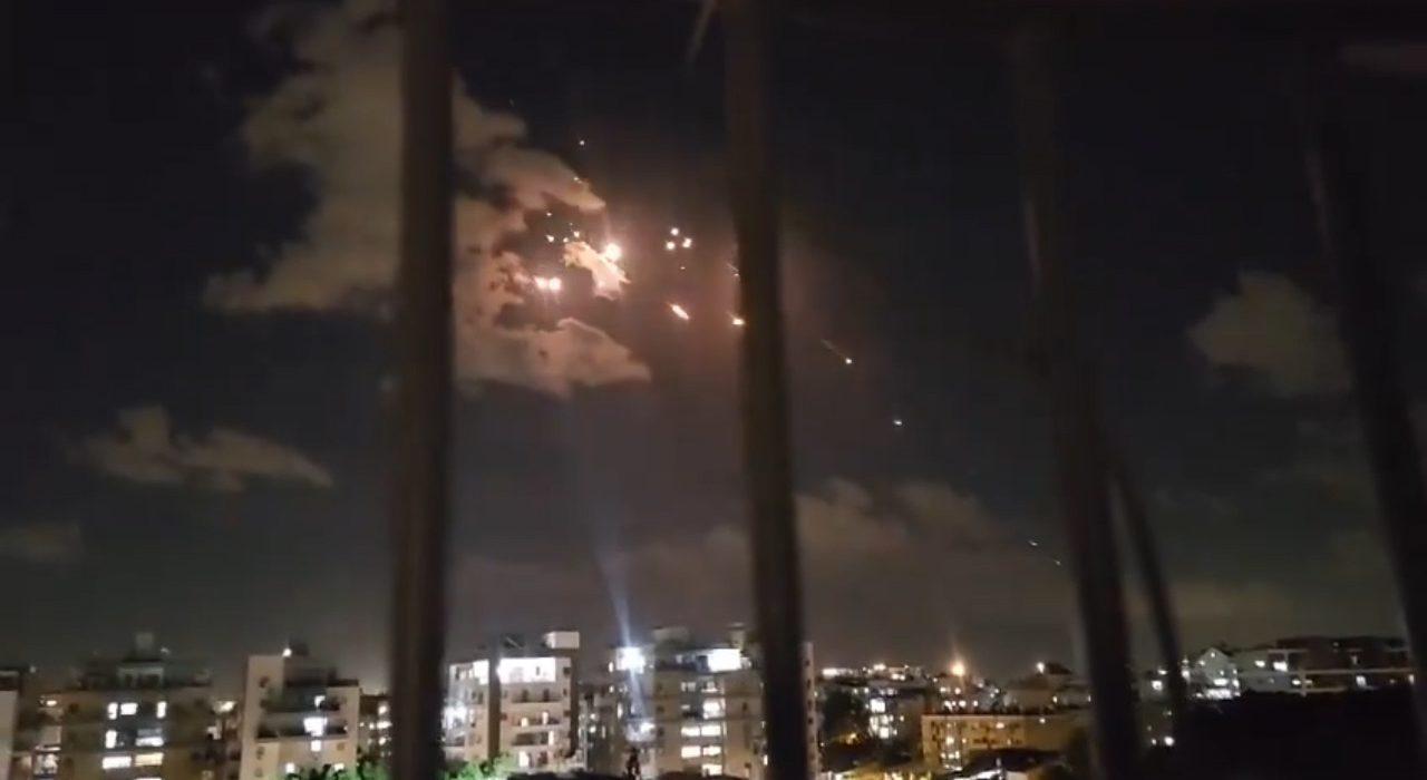 Irã realiza ataque com mísseis contra Israel