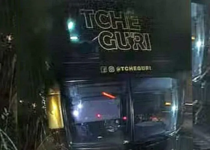 Ônibus do Tchê Guri se envolve em acidente na Freeway