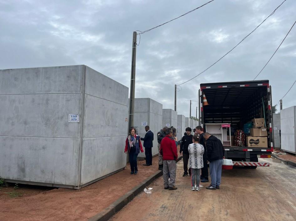 Com 80 casas temporárias prontas, Estado começa a desativar abrigo em Porto Alegre