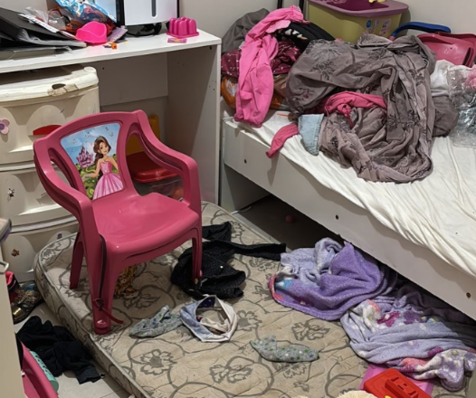 Crianças são resgatadas sozinhas em apartamento após madrugada de gritos por socorro