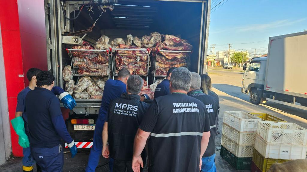Fiscalização encontra 11 toneladas de produtos impróprios em mercados e açougue
