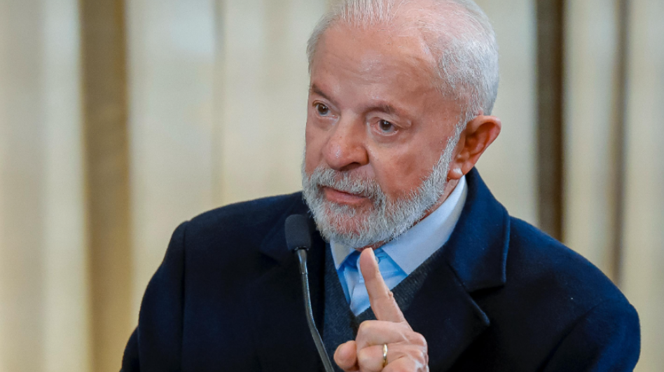 Lula responsabiliza Bolsonaro por esquema de fraude no INSS e cobra apuração antes de ressarcimento