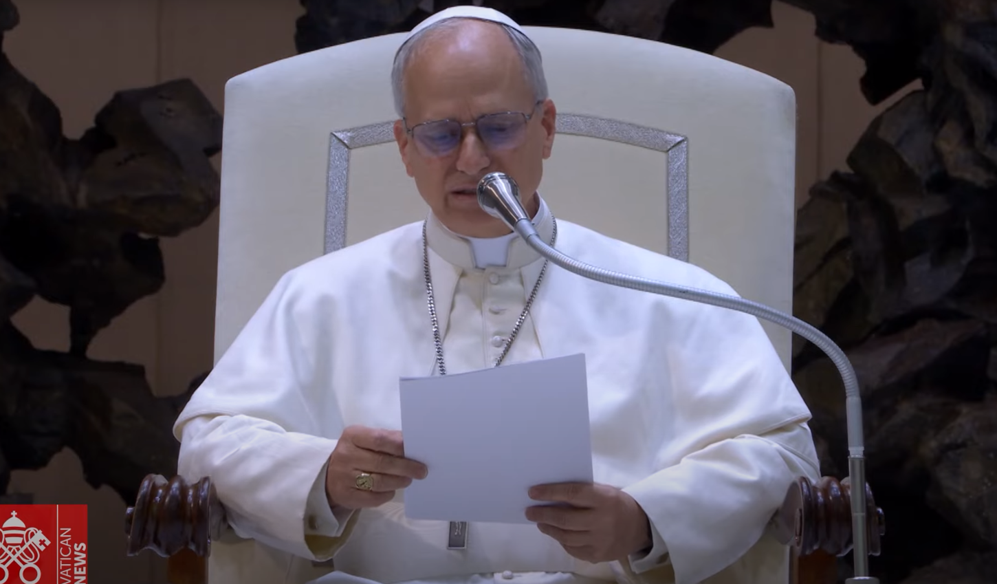 Papa Leão XIV defende uso responsável da comunicação e liberdade de imprensa em 1º encontro com jornalistas