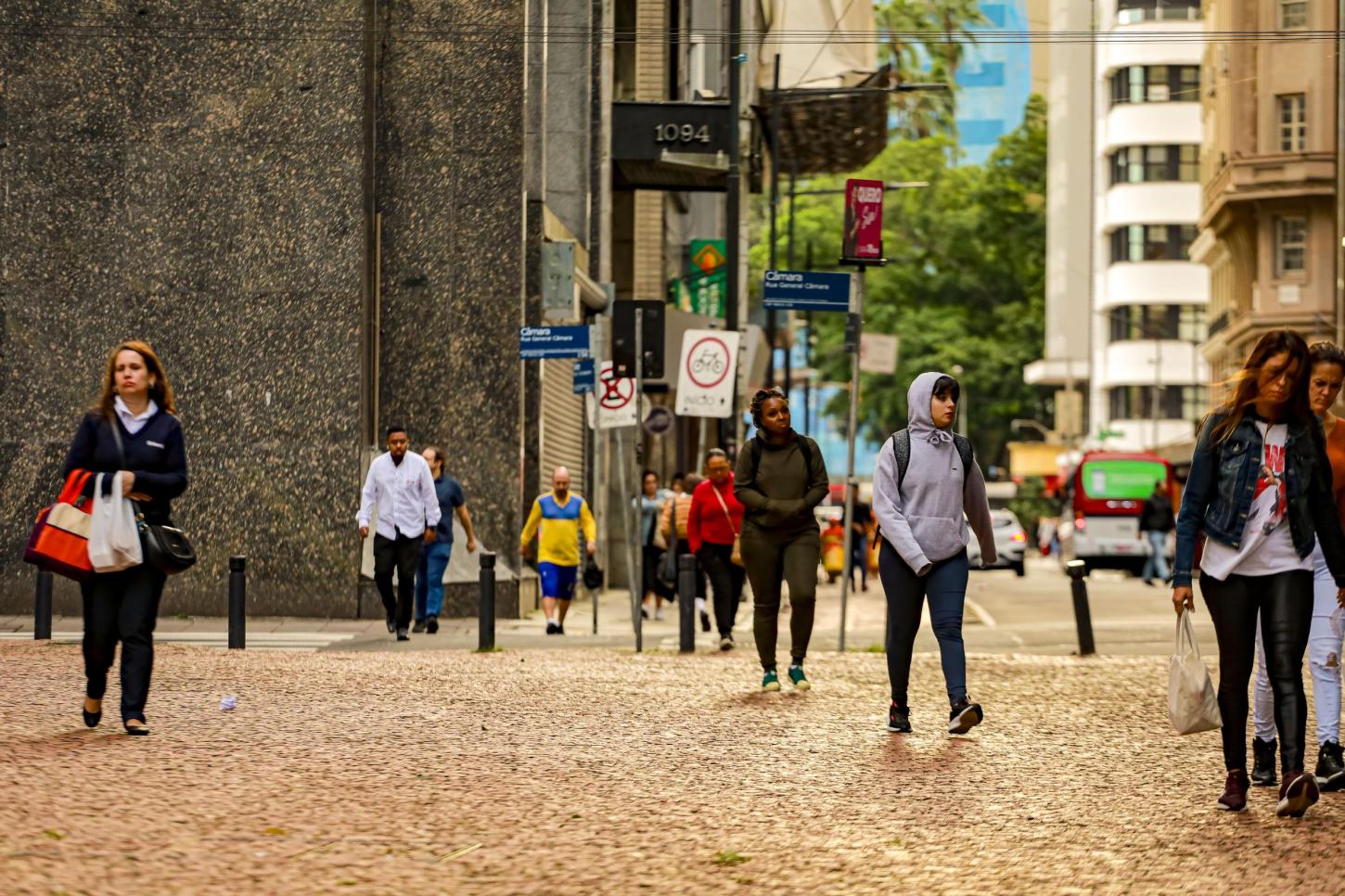 Sexta começa com frio de até 4°C e RS entra em alerta para temporais no fim de semana