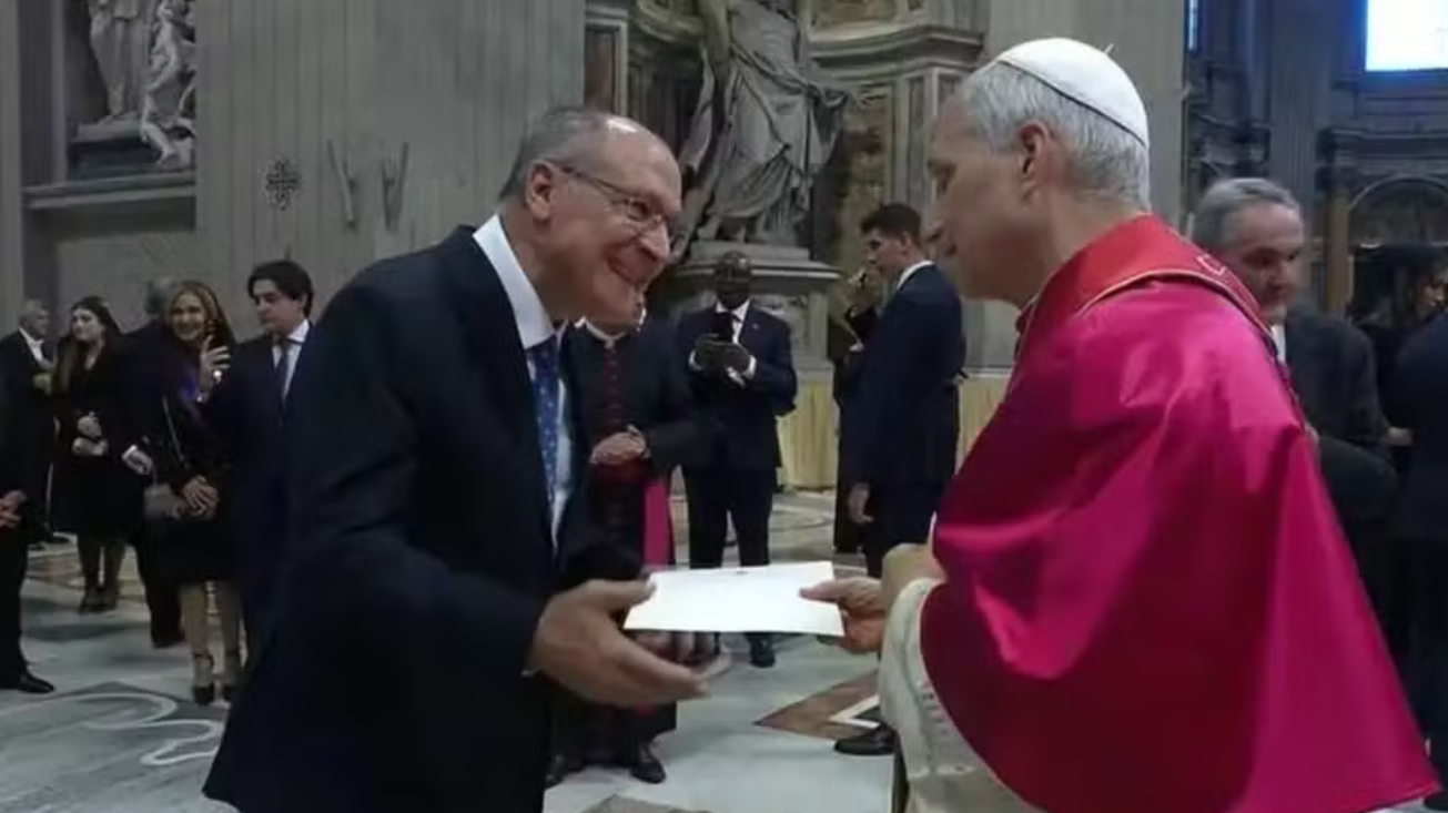 Vice-presidente do Brasil entrega convite oficial ao Papa para participar da COP 30 em Belém