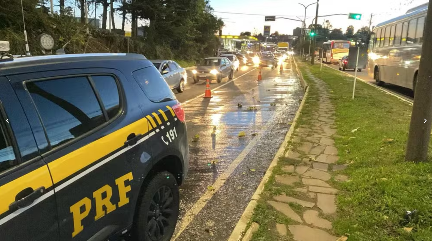 Acúmulo de gelo interdita BR-116 em Caxias do Sul e provoca acidentes