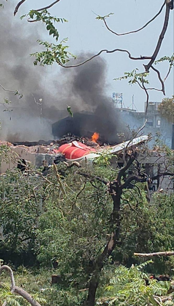 Aeronave cai após decolagem na Índia com mais de 240 pessoas a bordo