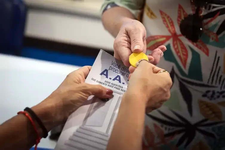 Alcoólicos Anônimos, que faz 90 anos nesta terça-feira, tem maior participação feminina