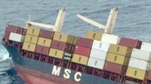 Navio MSC ELSA 3 afunda na Índia com 24 tripulantes e 640 contêineres a bordo